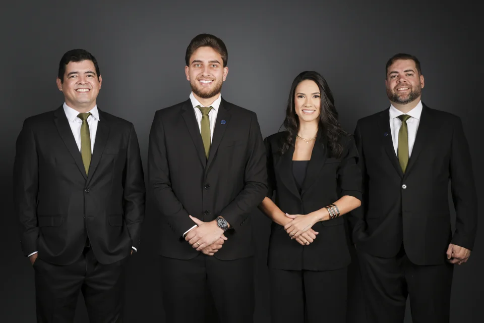 Equipe do escritório Lopes & Carvalho Advogados Associados